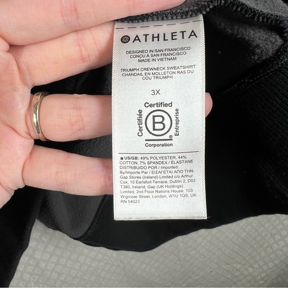 Athleta Black Camo Triumph Crew Neck Pocket Sweatshirt - Picture 4 of 6